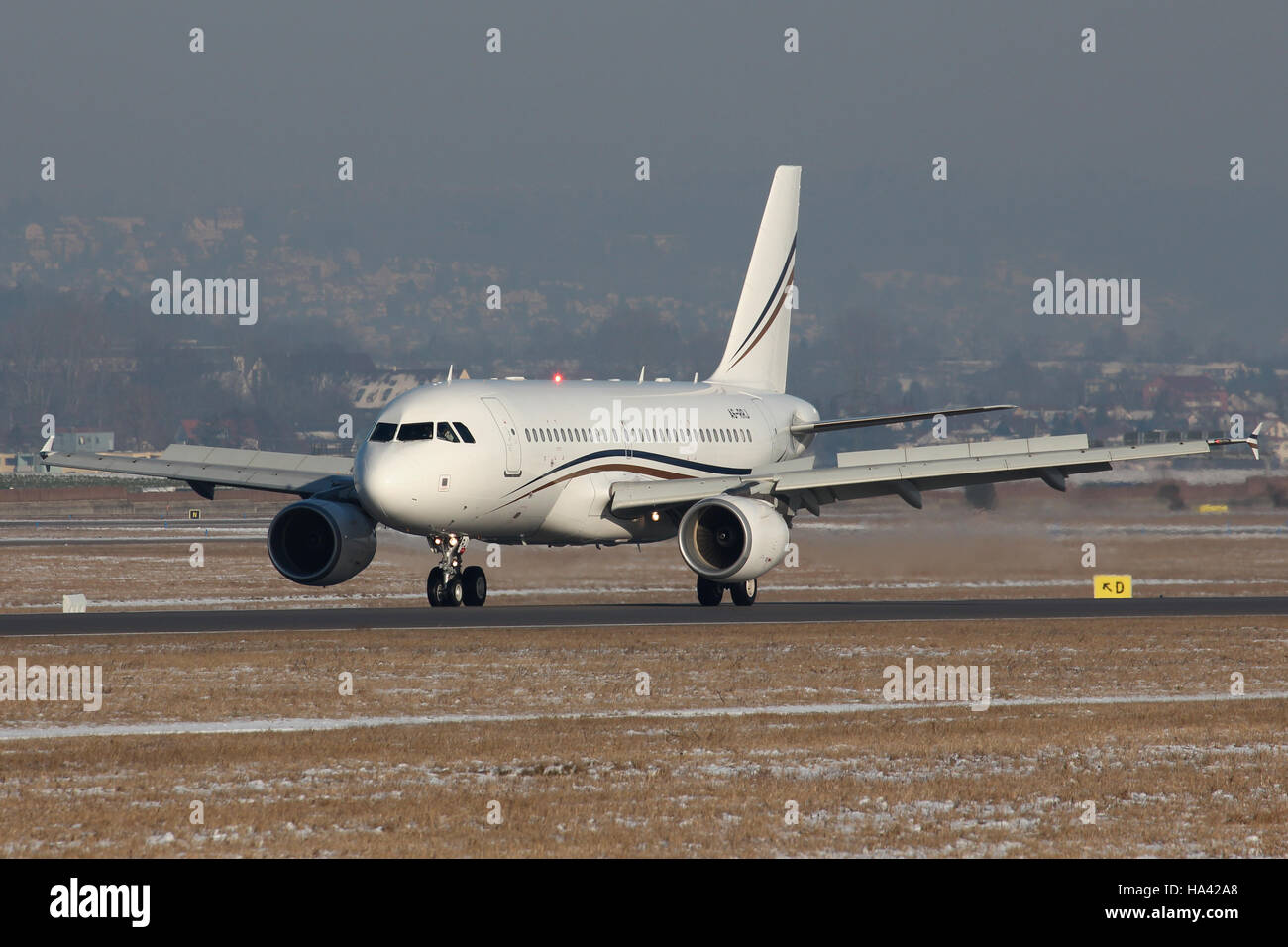 Stuttgart, Alemania - 20 de enero de 2016: Privado, Airbus A319 en el aeropuerto de Stuttgart Foto de stock