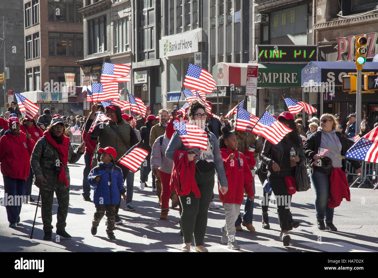 Desfile del Día de los veteranos, también conocida como America's Parade; marchas hasta 5th Avenue en la Ciudad de Nueva York. Foto de stock