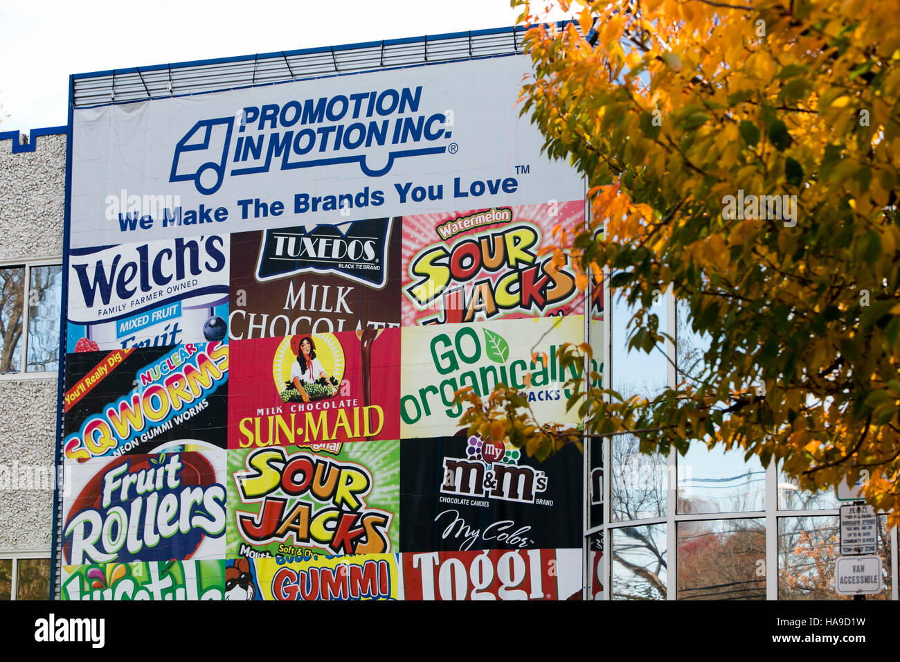 Un logotipo cartel fuera de una instalación ocupada por la promoción en movimiento Companies, Inc., en Somerset, Nueva Jersey el 6 de noviembre de 2016. Foto de stock