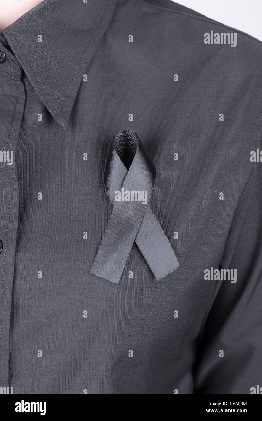 Camiseta negra con cintas negras en señal de luto Fotografía de stock -  Alamy