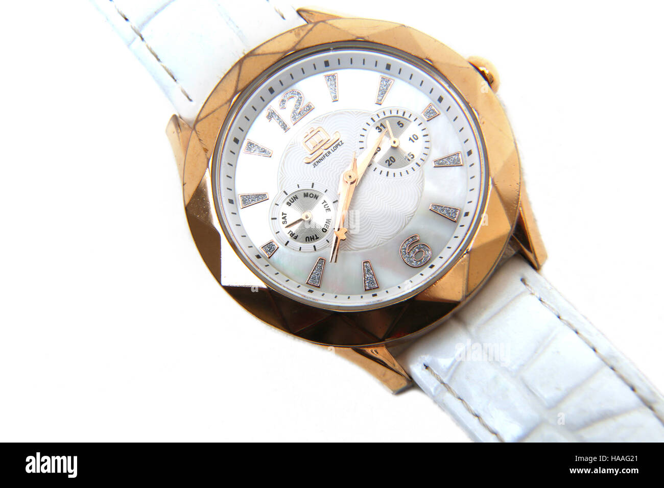 Reloj analógico de Jennifer Lopez con correa blanca Fotografía de stock -  Alamy