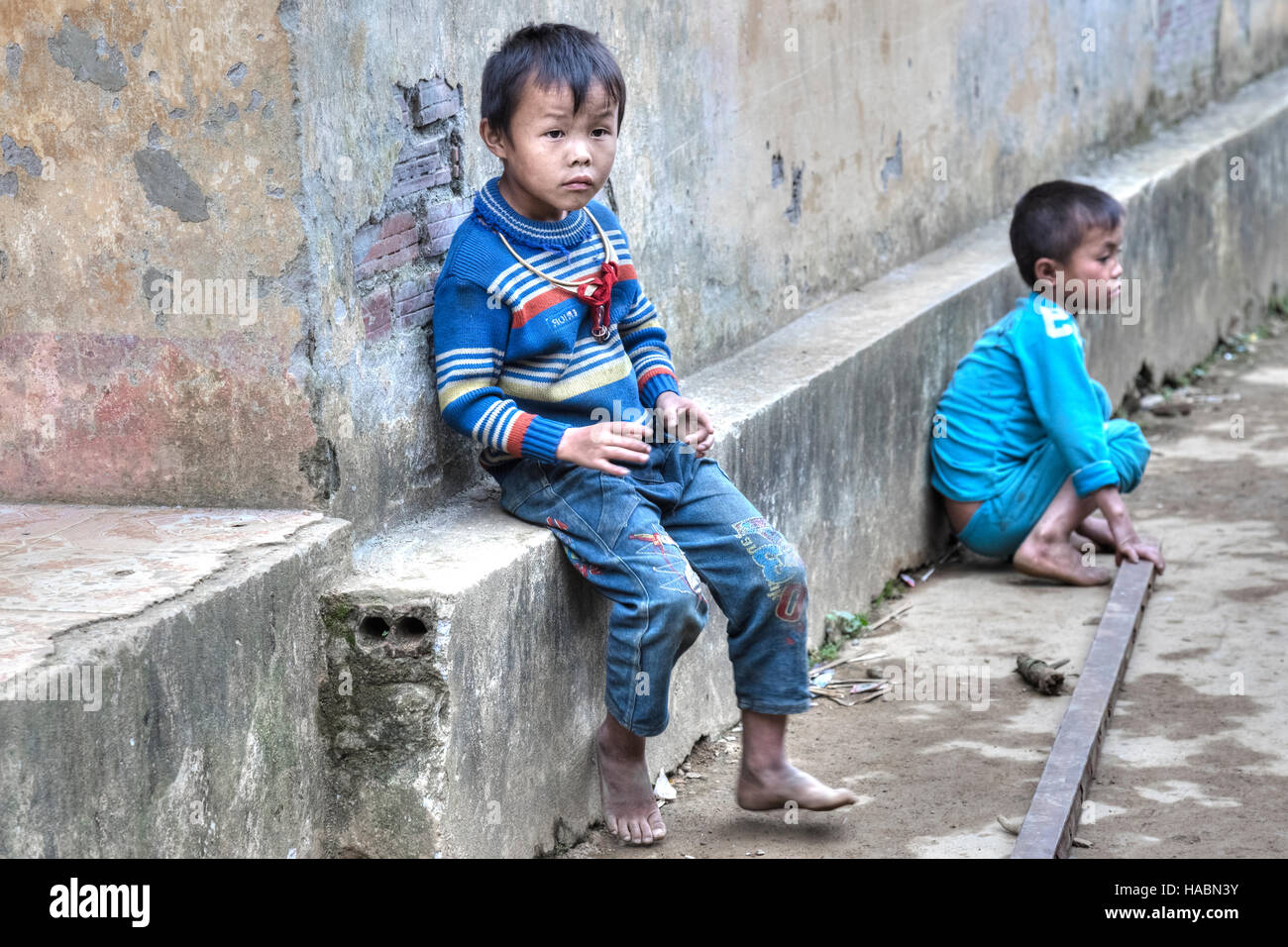 Los niños vietnamitas en Xin Chai Village, Lao Chai, SAPA, Vietnam, Asia Foto de stock