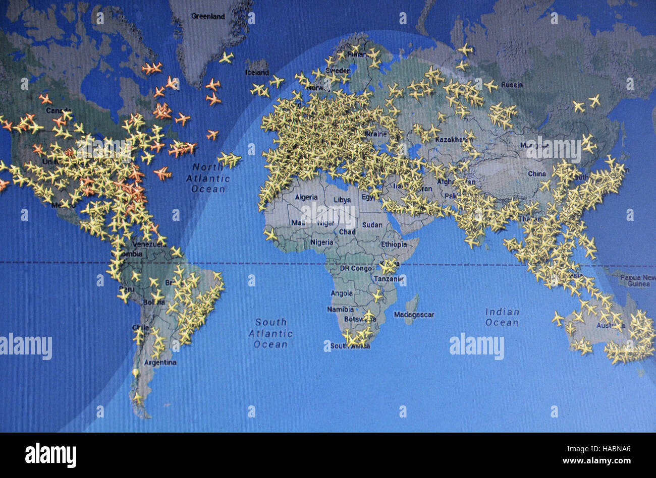 Mapa de tráfico aéreo mundial en Internet con Flightradar 24 site Foto de stock