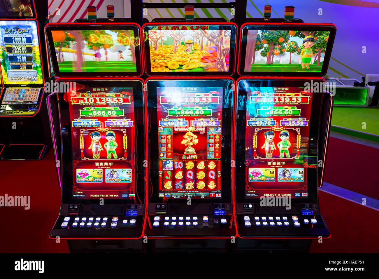 comerciante escapar Intenso Fondo de tragamonedas de casino fotografías e imágenes de alta resolución -  Alamy