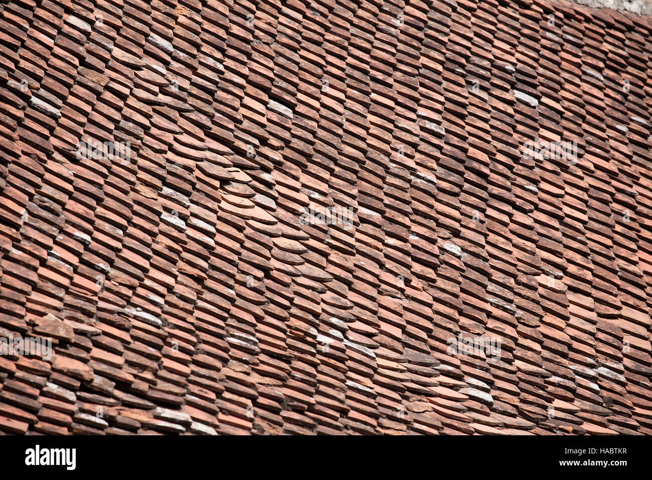 El techo de tejas de arcilla roja textura patrón closeup Foto de stock