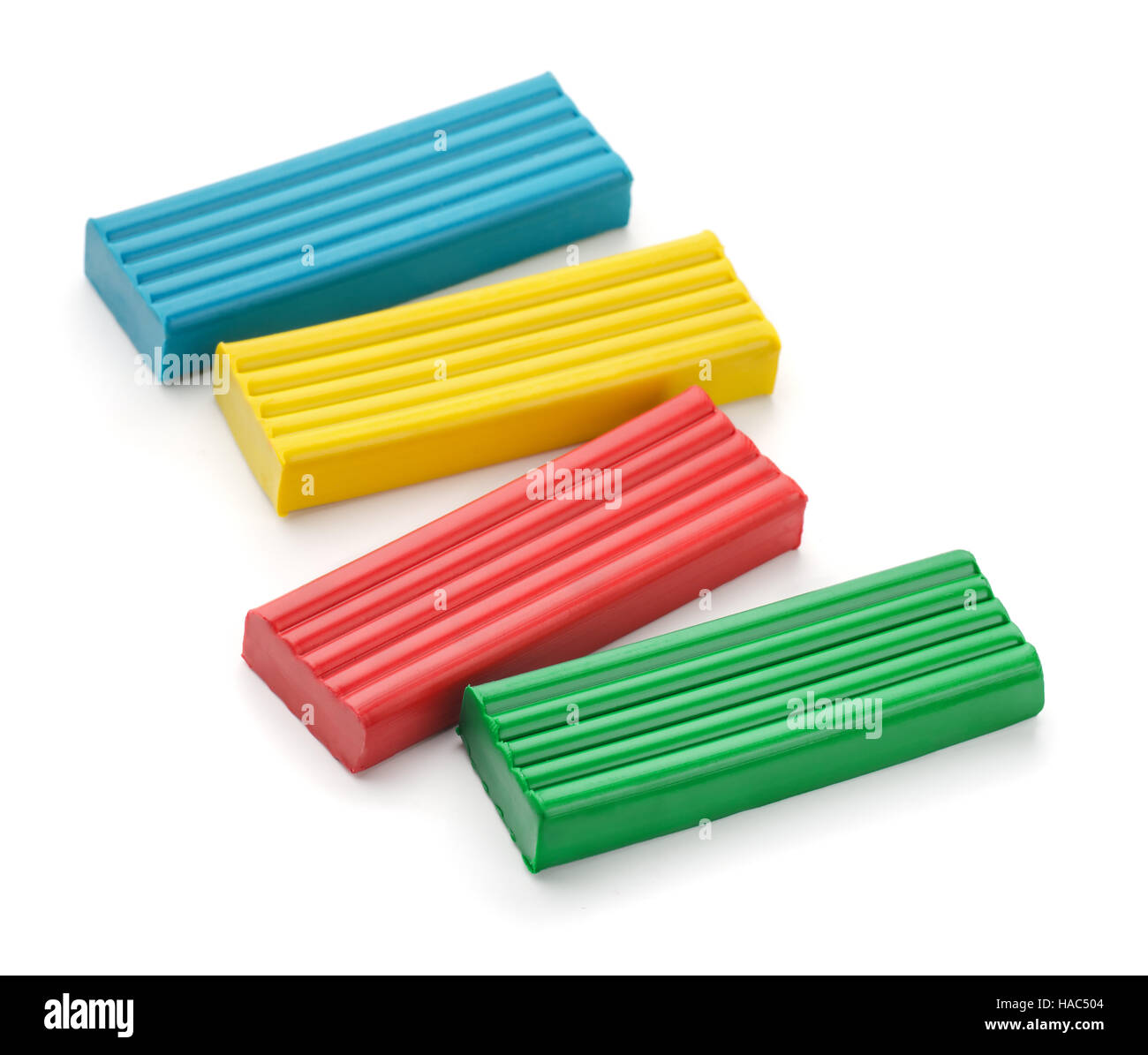 Cuatro colores de ladrillos de arcilla de modelado aislado en blanco Foto de stock