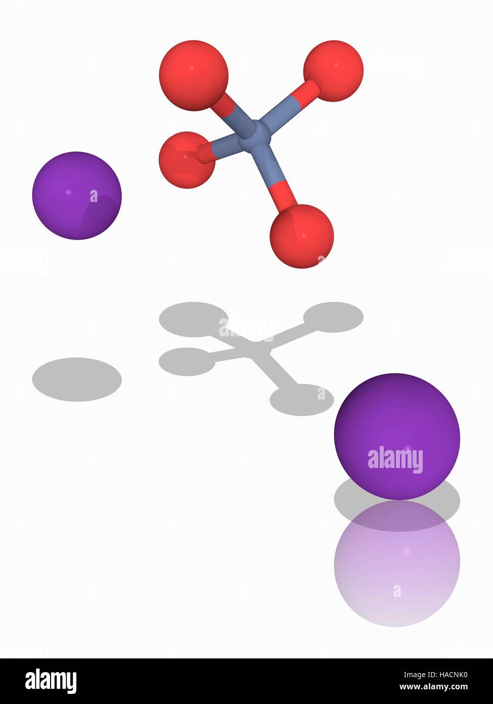 El cromato de potasio. Modelo molecular del compuesto químico el cromato de potasio (K2.Cr.O4). Este compuesto iónica produce un color amarillo y se utiliza como un indicador para determinar las concentraciones de los iones cloruro disueltos en una solución con nitrato de plata. Los átomos son representados como esferas y están codificados por color: cromo (gris), el oxígeno (en rojo) y potasio (violeta). Ilustración. Foto de stock