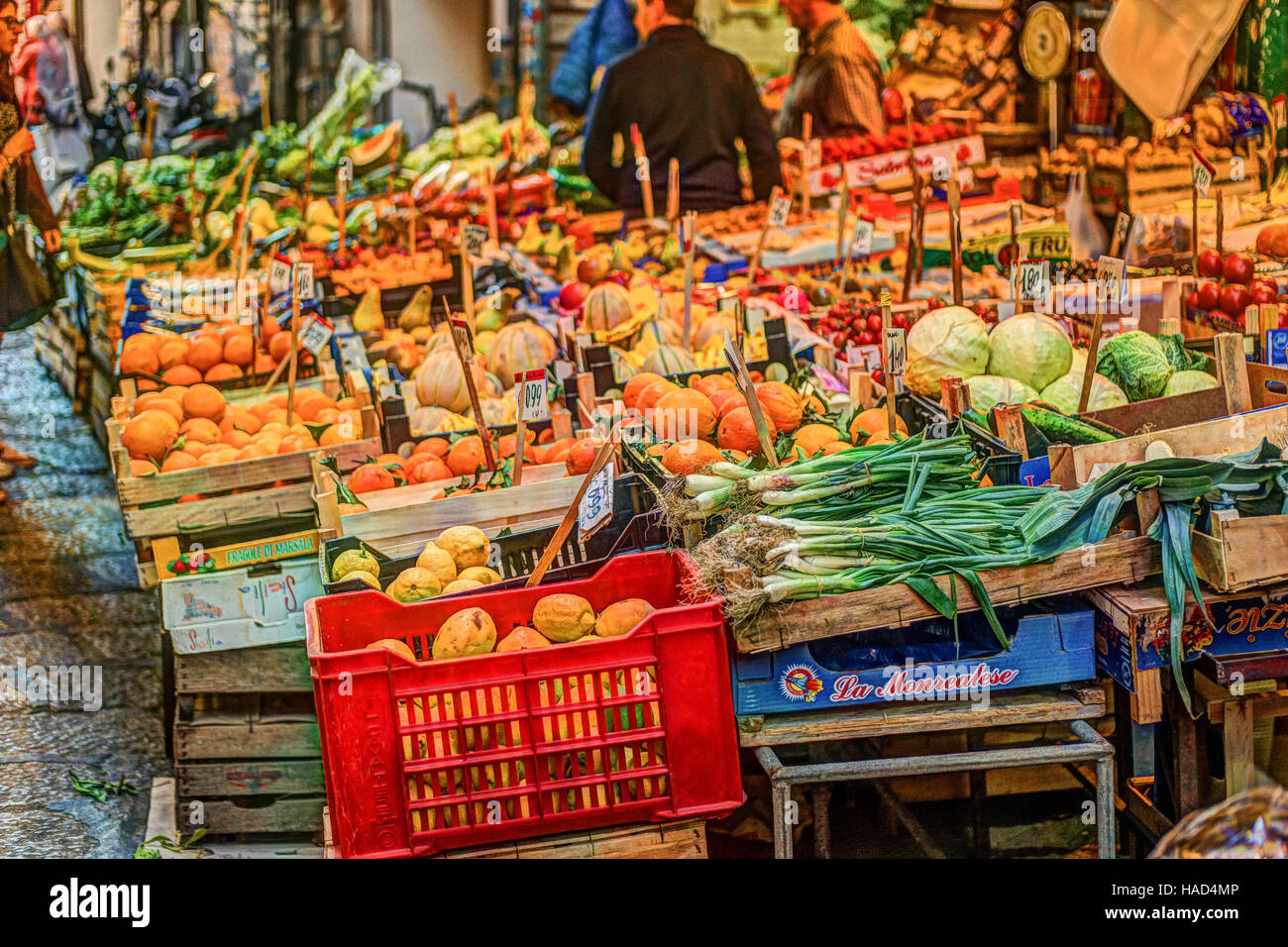 Hortalizas frescas en un mercado en Palermo Foto de stock