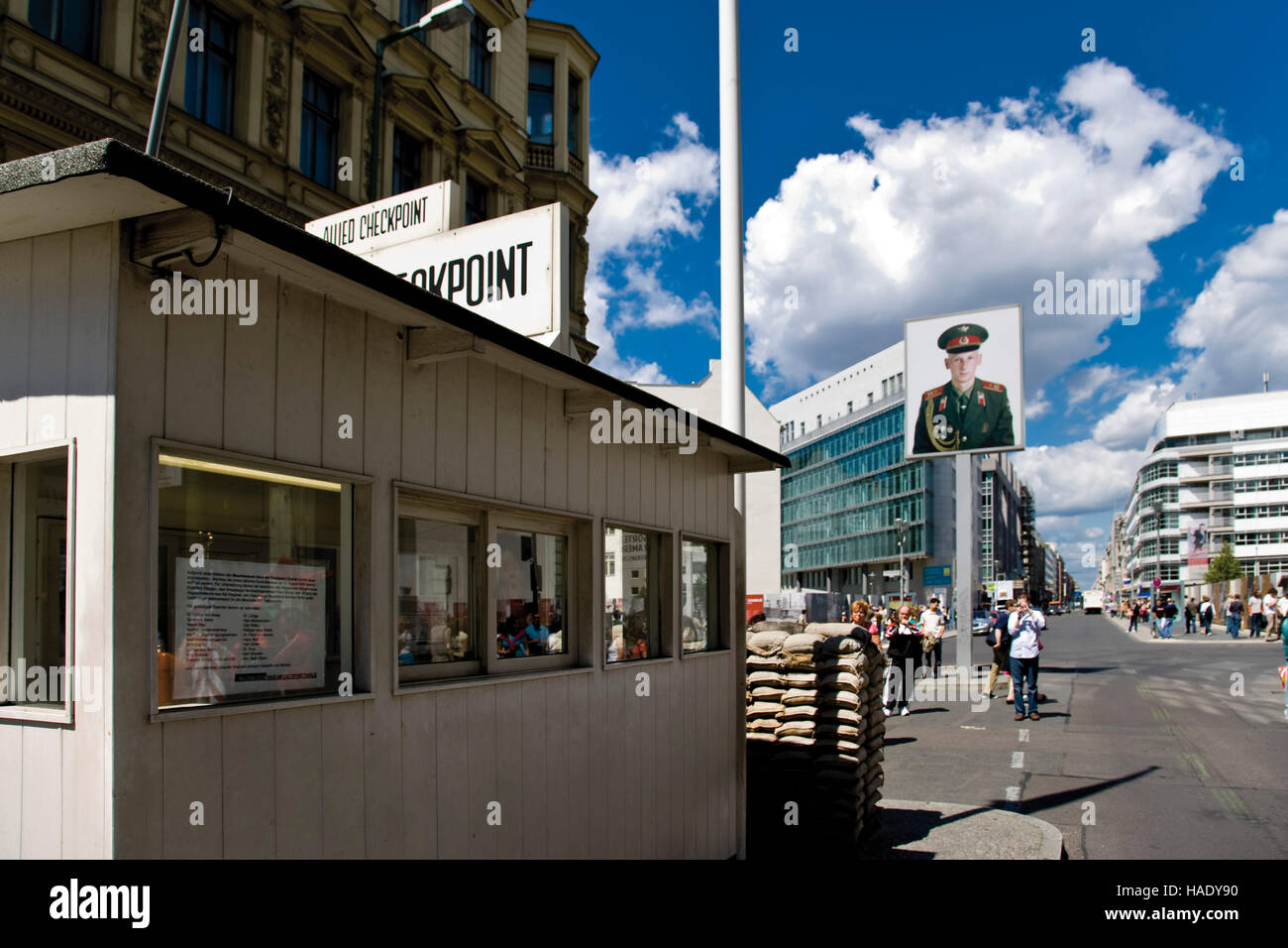 El Checkpoint Charlie, Berlín Foto de stock