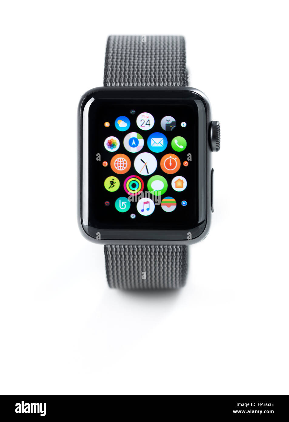 Apple Watch smartwatch con iconos de app en la pantalla vista frontal  aislado sobre fondo negro Fotografía de stock - Alamy