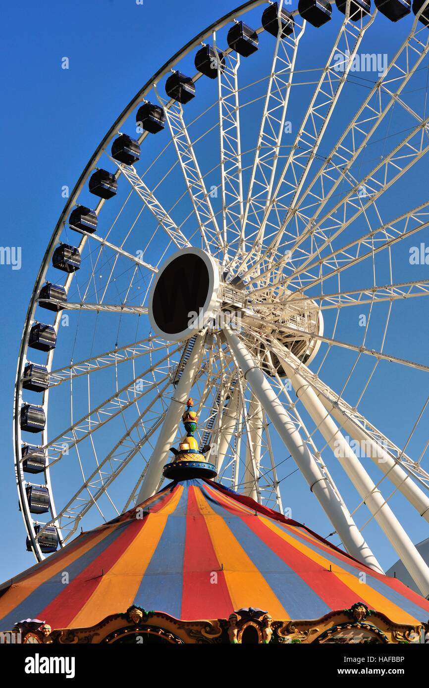 Centennial rueda, la rueda de La Fortuna en el Navy Pier de Chicago que abrió al público a finales de mayo de 2016. Chicago, Illinois, EE.UU. Foto de stock