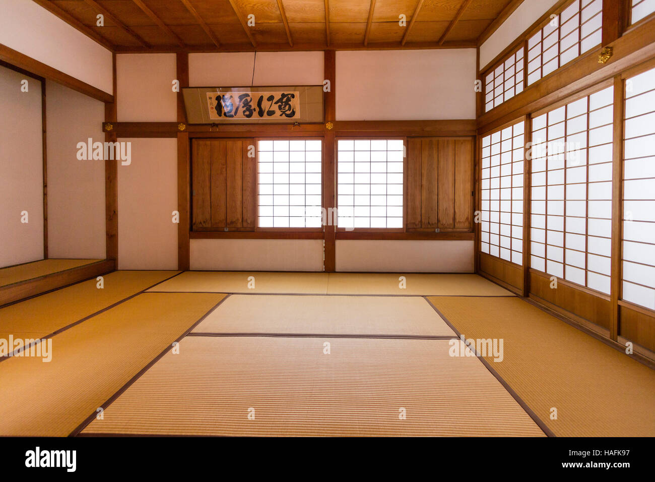Japón, Tatsuno castillo. Keirozan Asagiri-jo-jo. Reconstruido Palacio  Honmaru, interior. Gran suelo de tatami con papel pantalla divisoria  Fotografía de stock - Alamy