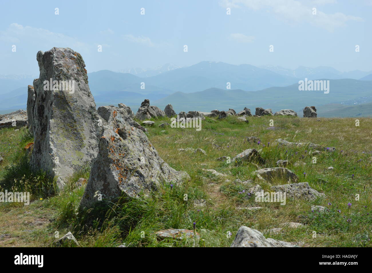Zorats Karer Karahunj o es un sitio arqueológico prehistórico, cerca de la ciudad de Sisan en Armenia. Foto de stock