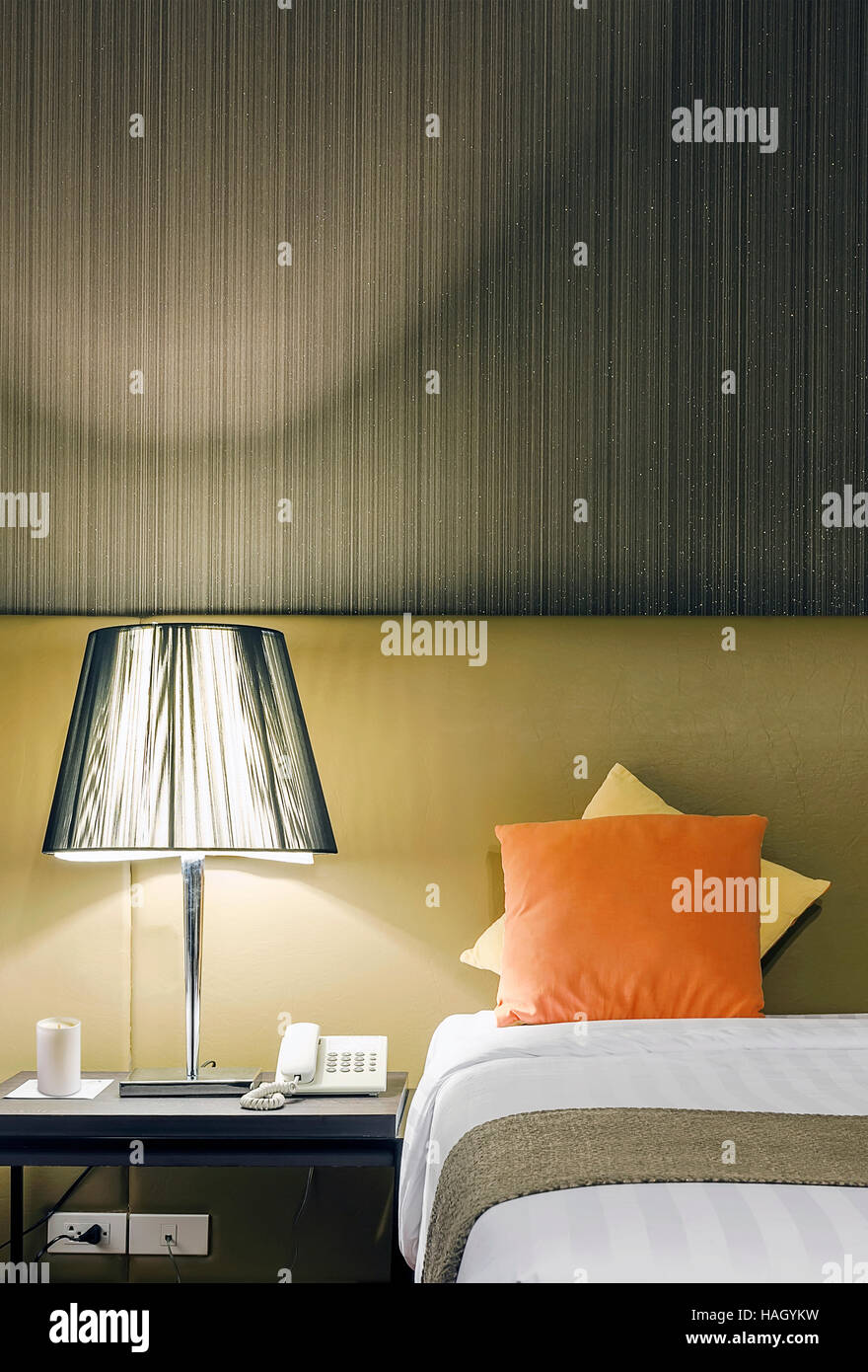 Detalle del diseño interior de habitación de hotel de 3 estrellas Foto de stock