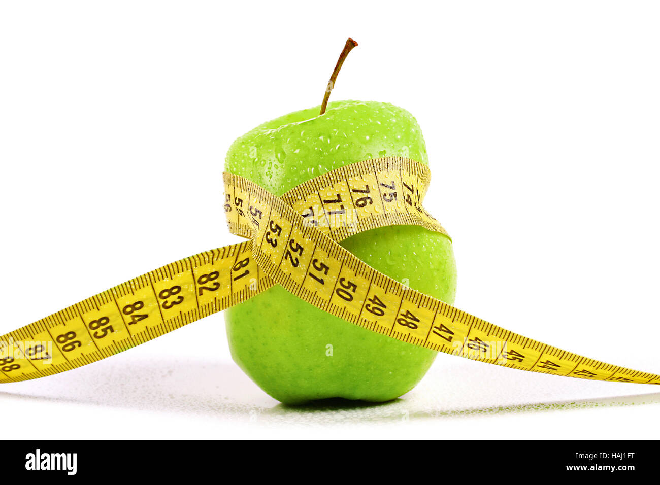 Las dietas, perder peso concepto. Apple con cinta métrica Foto de stock