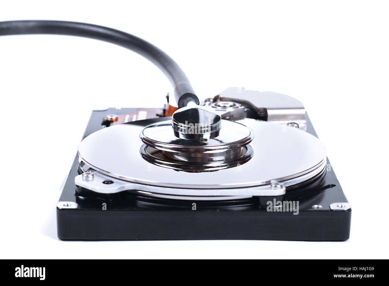 Verificación del disco duro: el disco duro de un ordenador y un estetoscopio Foto de stock