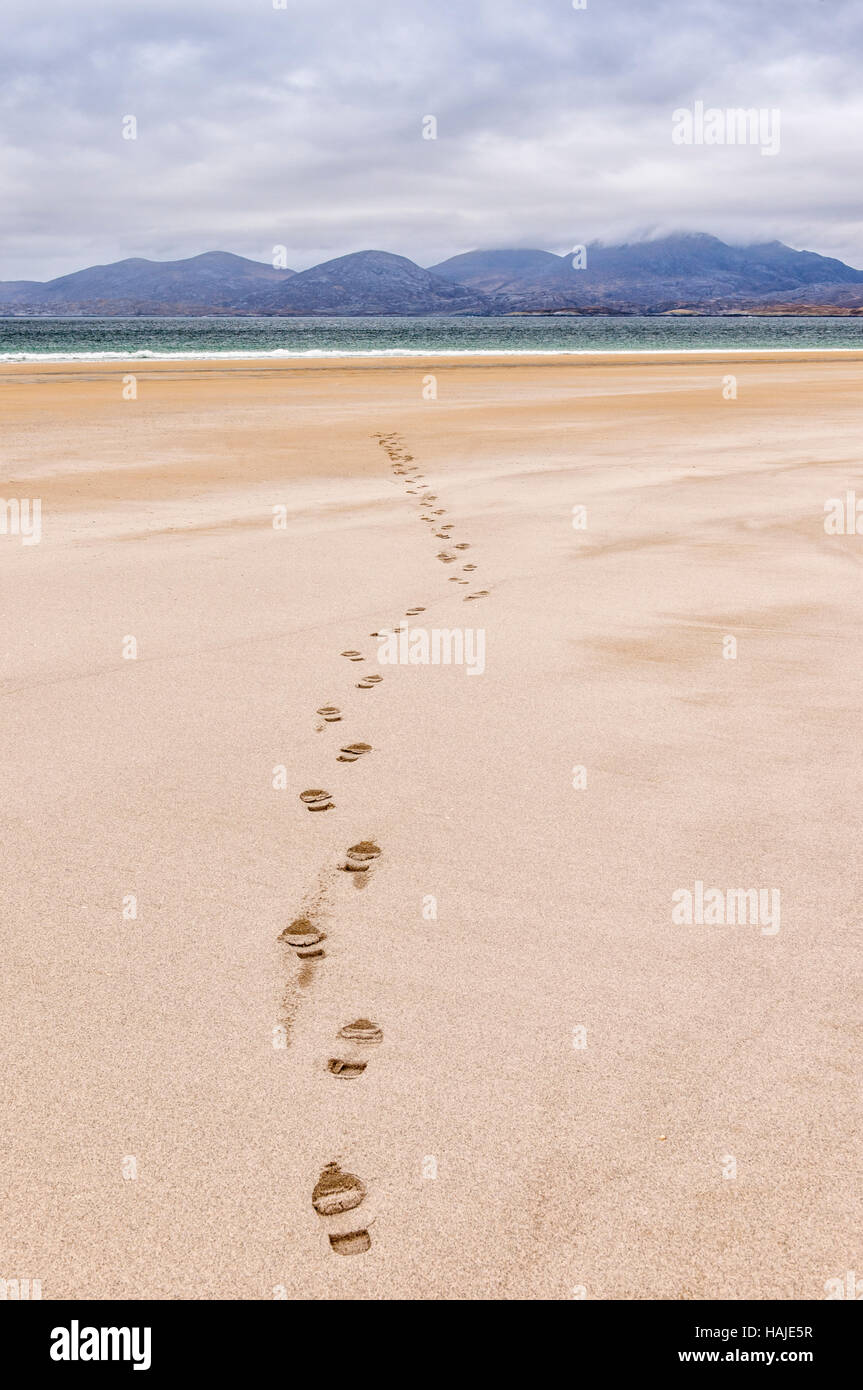 Huellas en Luskentire (Losgaintir) playa, Hébridas, Escocia Foto de stock