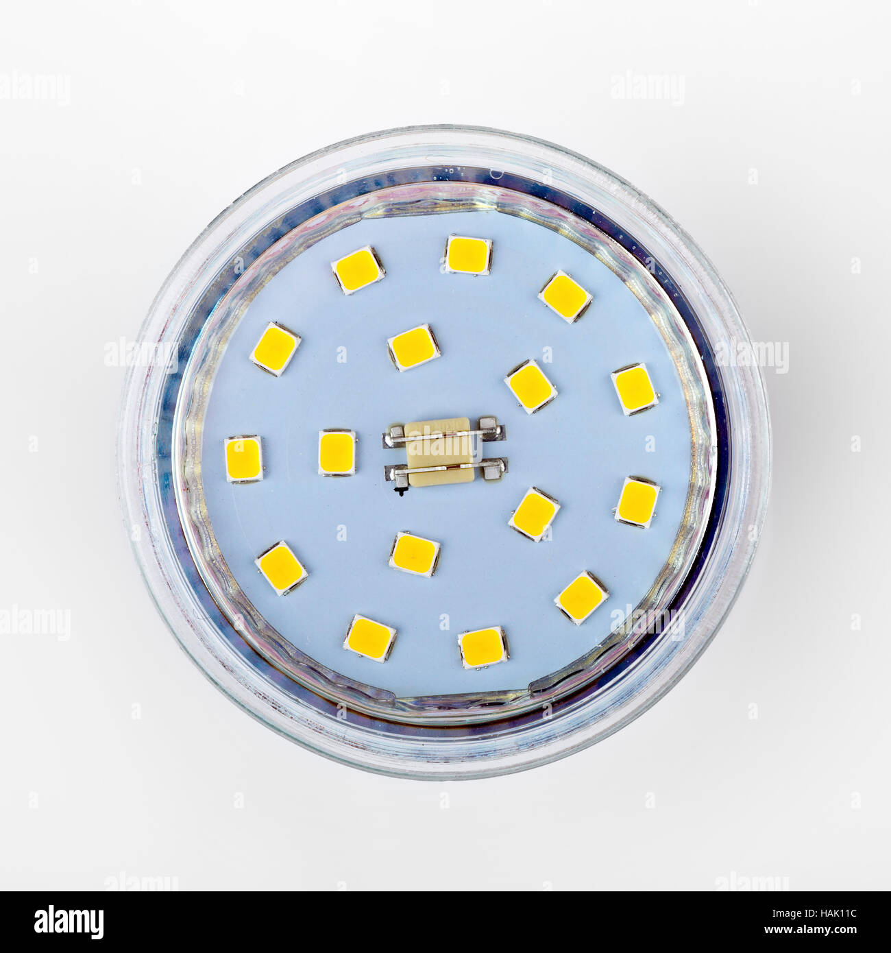 Bombilla de luz de diodos LED en blanco Foto de stock