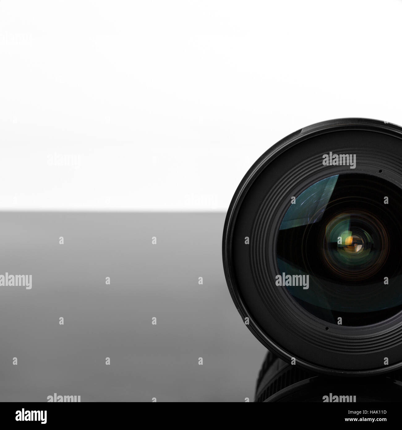 Lente de cámara de foto negro con espacio de copia Foto de stock