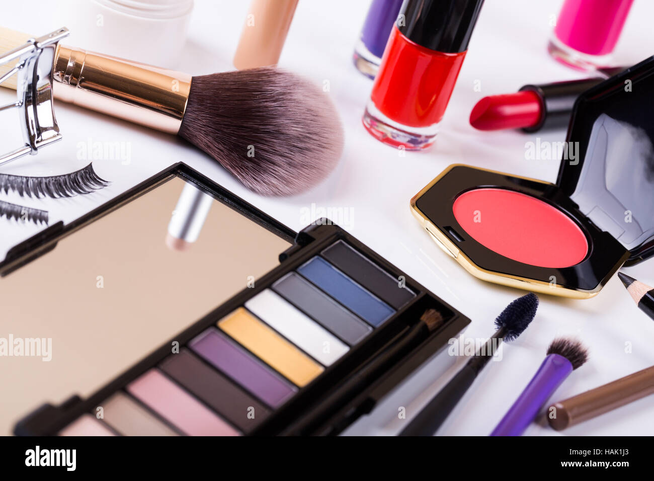 Variedad de productos cosméticos de maquillaje Foto de stock