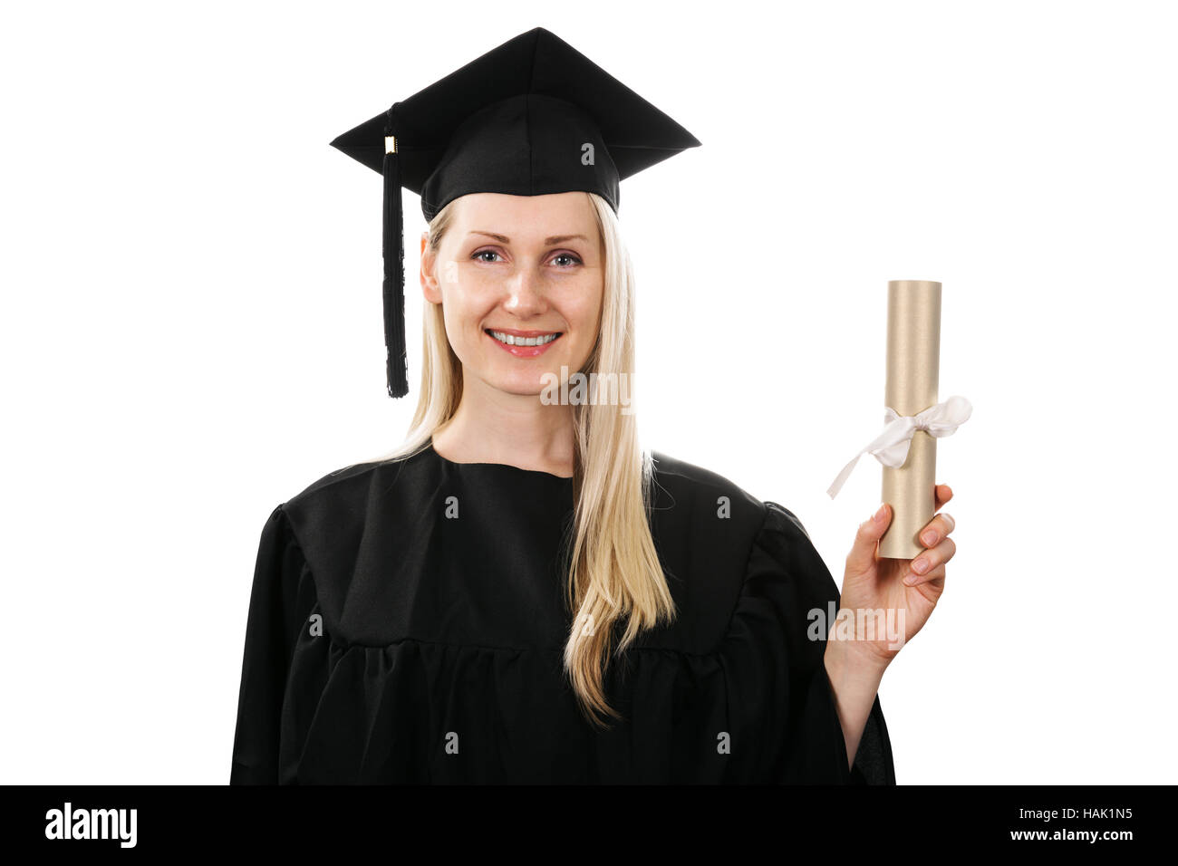 Diploma de postgrado sonriente mostrando aislado en blanco Foto de stock