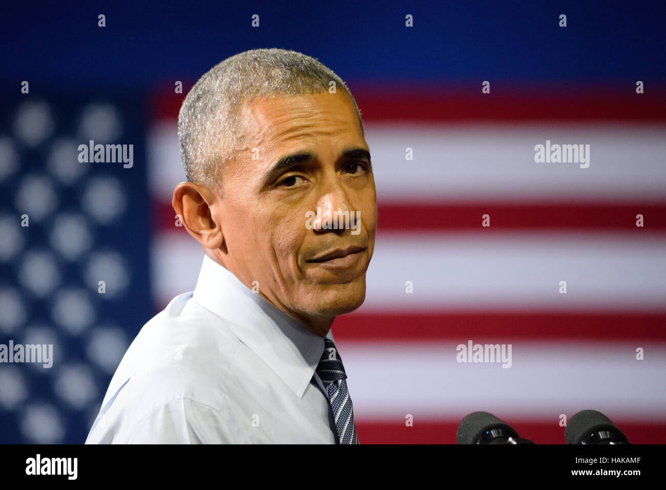 Barack Obama, presidente de los Estados Unidos. Debonair pausa durante el discurso de la campaña de Hillary Clinton. Foto de stock