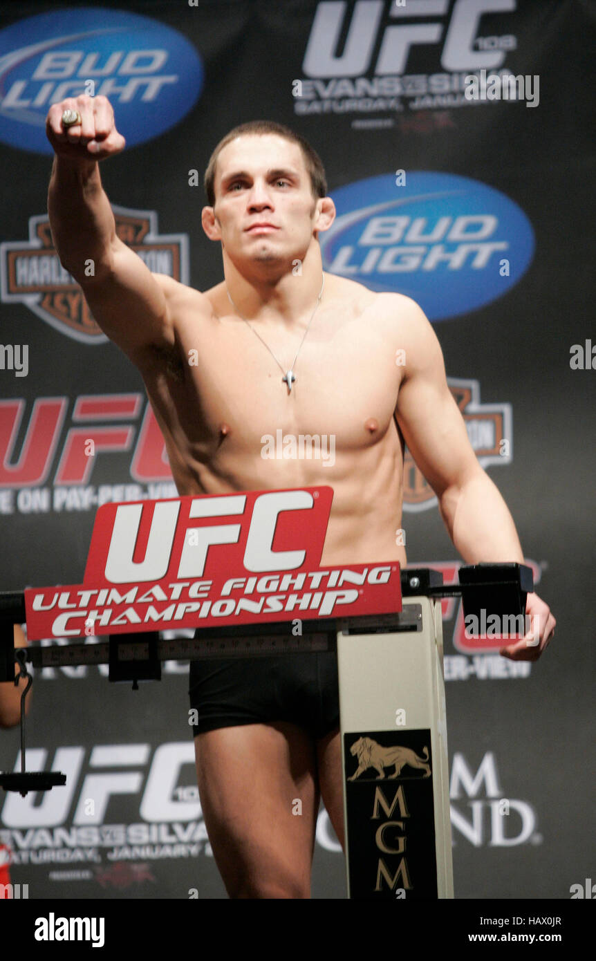 Jake Ellenberger en la UFC 108 pesa-ins en el MGM Grand Garden Arena el 1 de enero de 2010, en Las Vegas, Nevada. Foto por Francis Specker Foto de stock