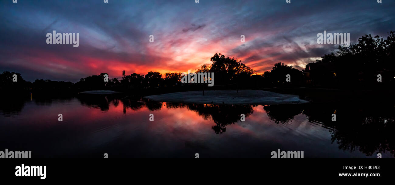 Atardecer en el lago, Hamacas, Kendall, Florida Foto de stock
