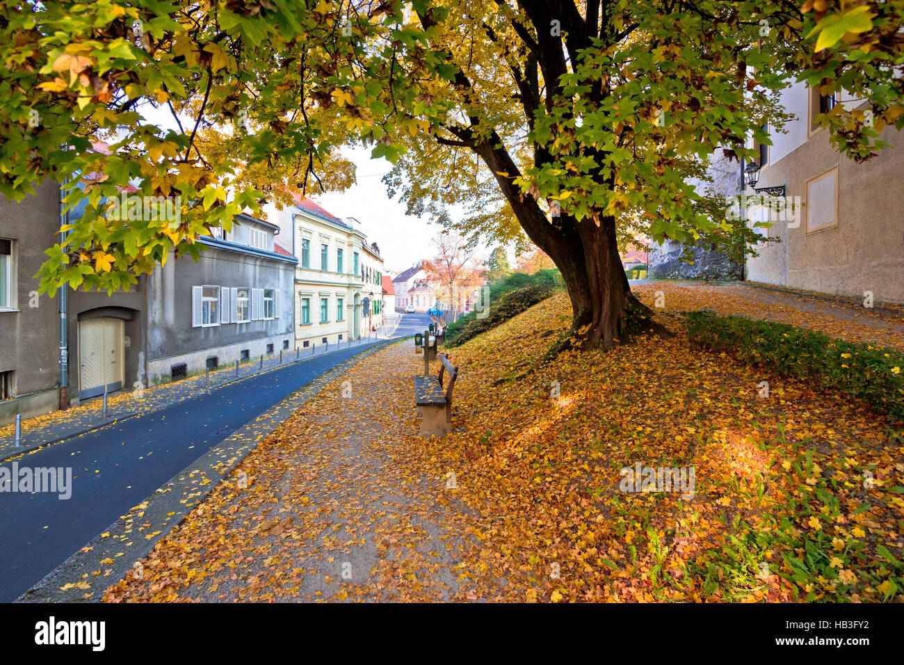 Parte superior de la ciudad histórica de Zagreb vista otoñal Foto de stock