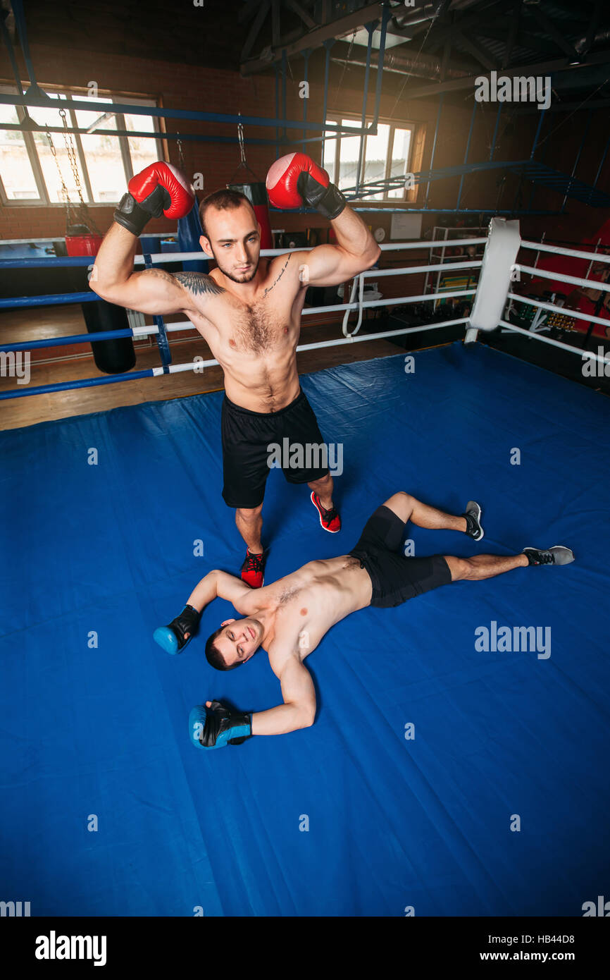 Luchador gana la huelga. Foto de stock