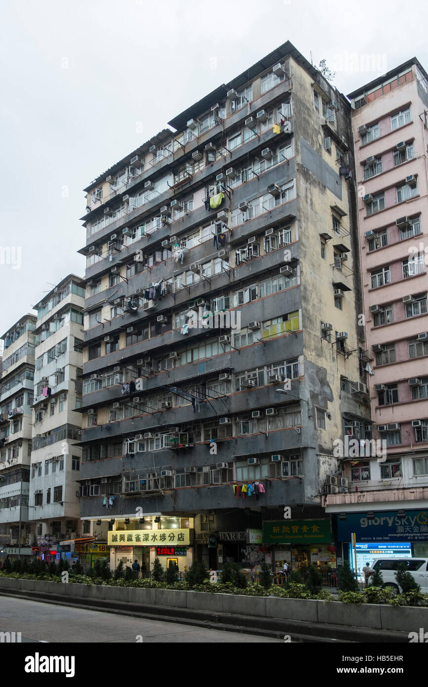 Antiguo Edificio de apartamentos residenciales, Kowloon, Hong Kong, China, Asia Foto de stock