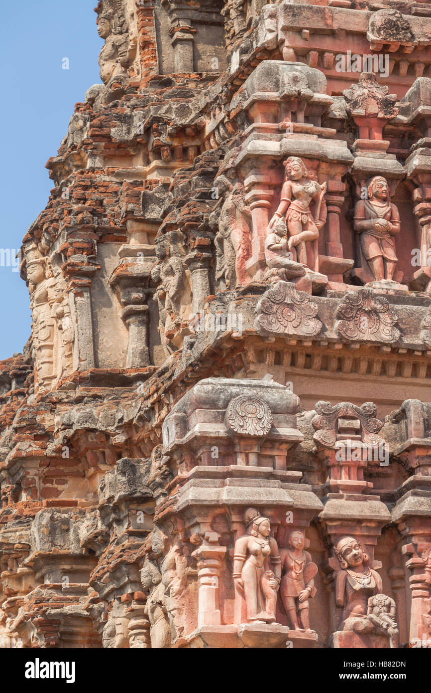 Detalles de tallas encontradas en el templo de Hampi Achyutaraya, Karnakata, India Foto de stock