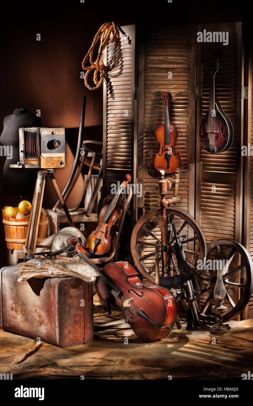 Bodegón con instrumentos musicales Foto de stock