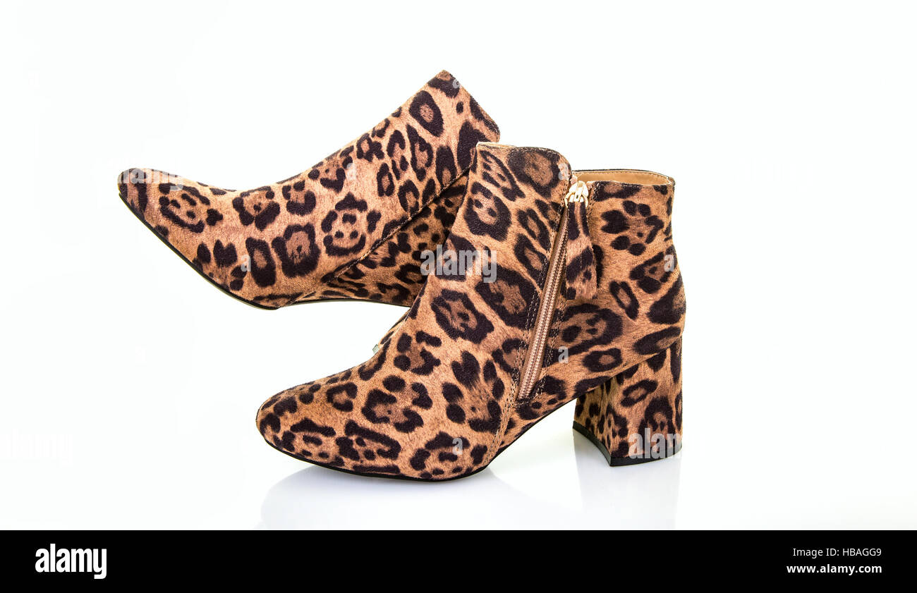 Zapatos de leopardo fotografías e imágenes de alta resolución - Alamy