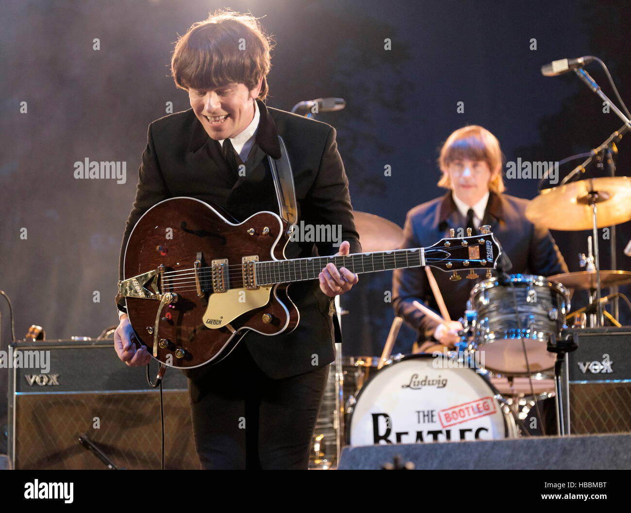 Stephen Hill del bootleg Beatles actuando en la Convención Cropredy Fairport, Banbury, Inglaterra, Reino Unido. Agosto 12, 2016 Foto de stock