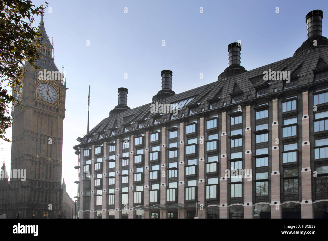 Portcullis House, donde muchos de los miembros del Parlamento del Reino Unido tiene su oficina Foto de stock