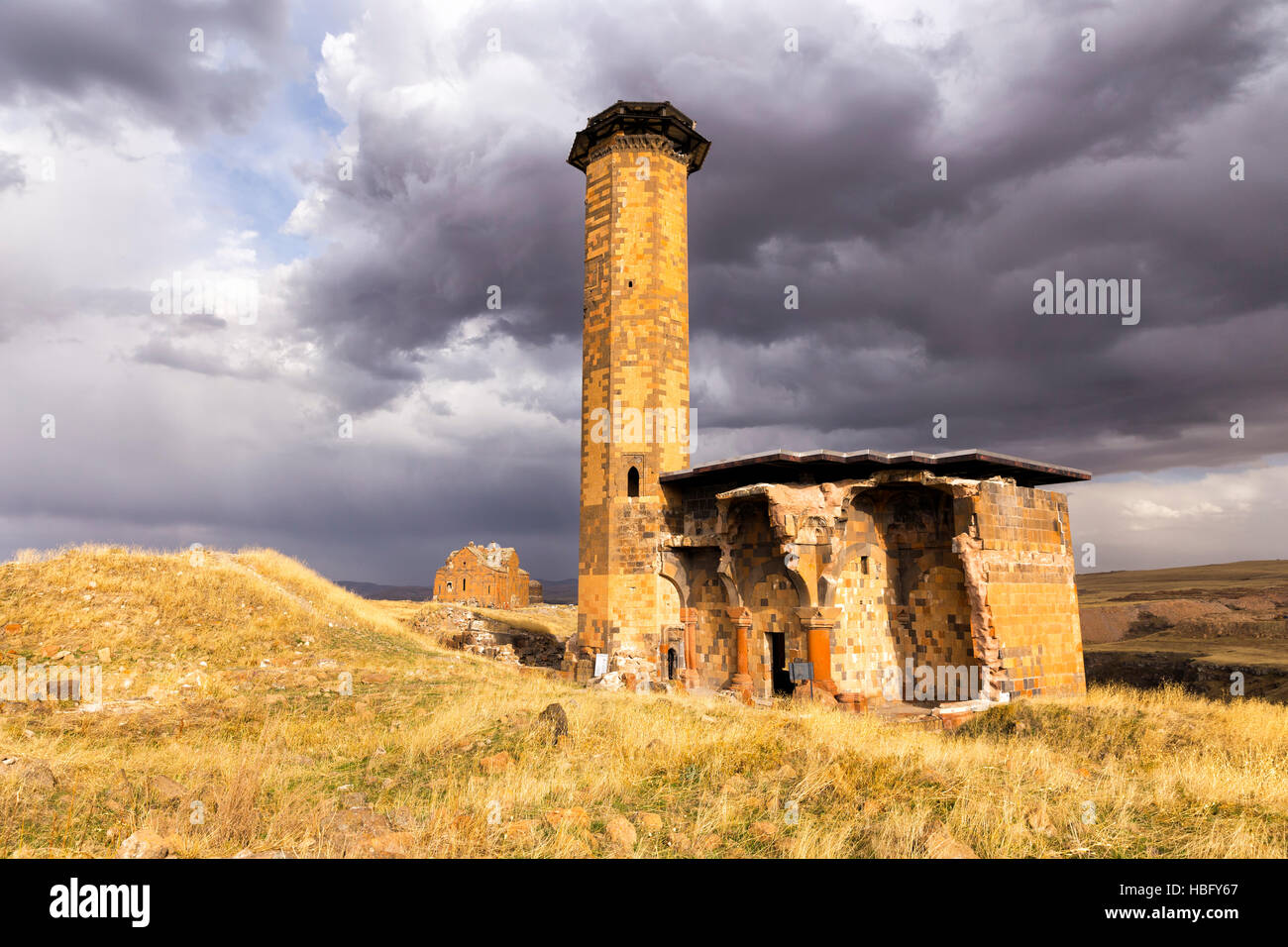 La mezquita de Manuchihr en ANI. Ani es una ciudad medieval armenio en ruinas situada en la provincia turca de Kars (Turquía) Foto de stock