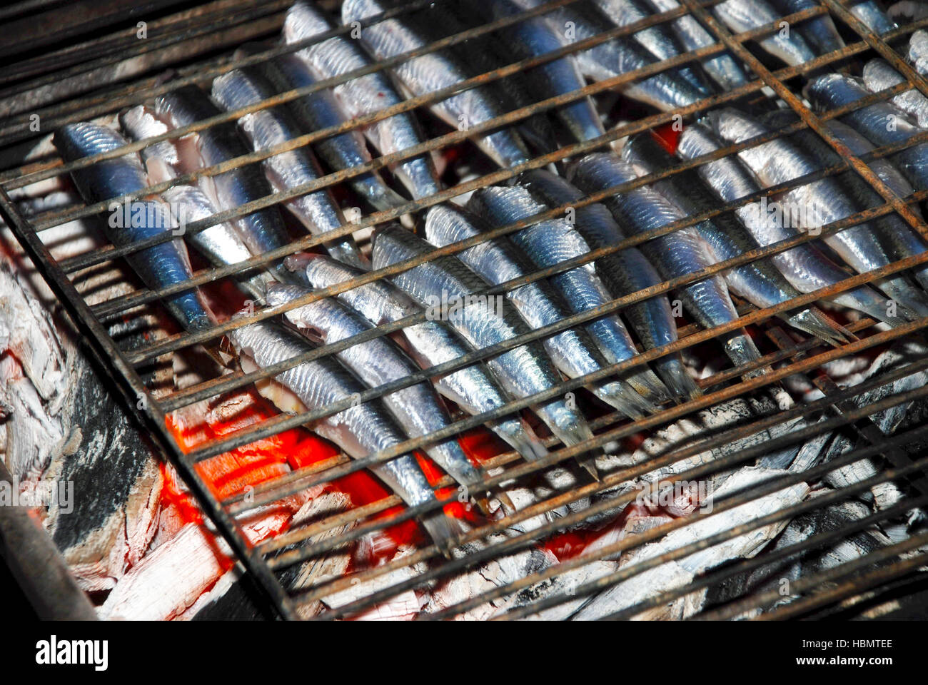 Parrillada de pescado anchoa Foto de stock