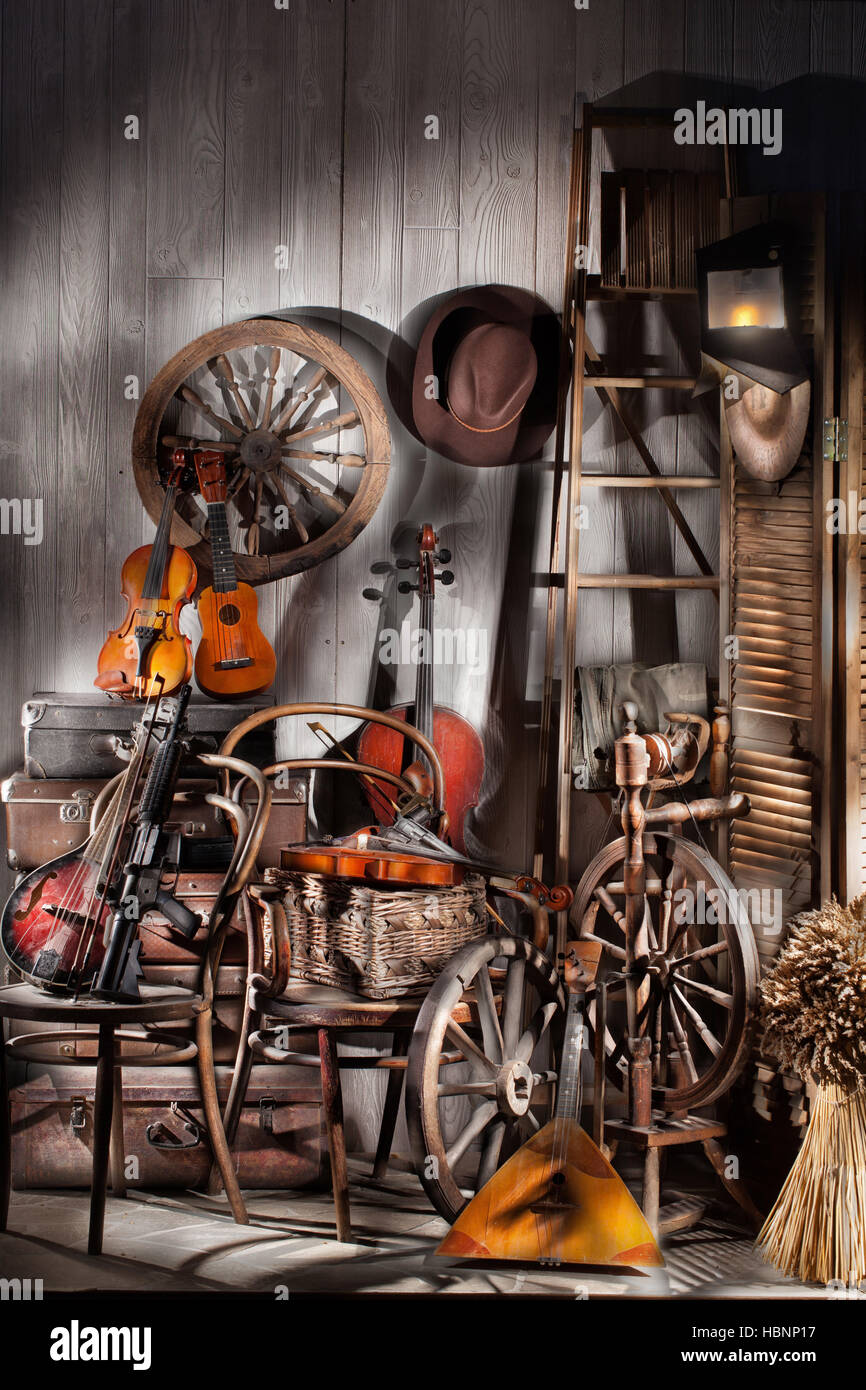Bodegón con instrumentos musicales antiguos Foto de stock