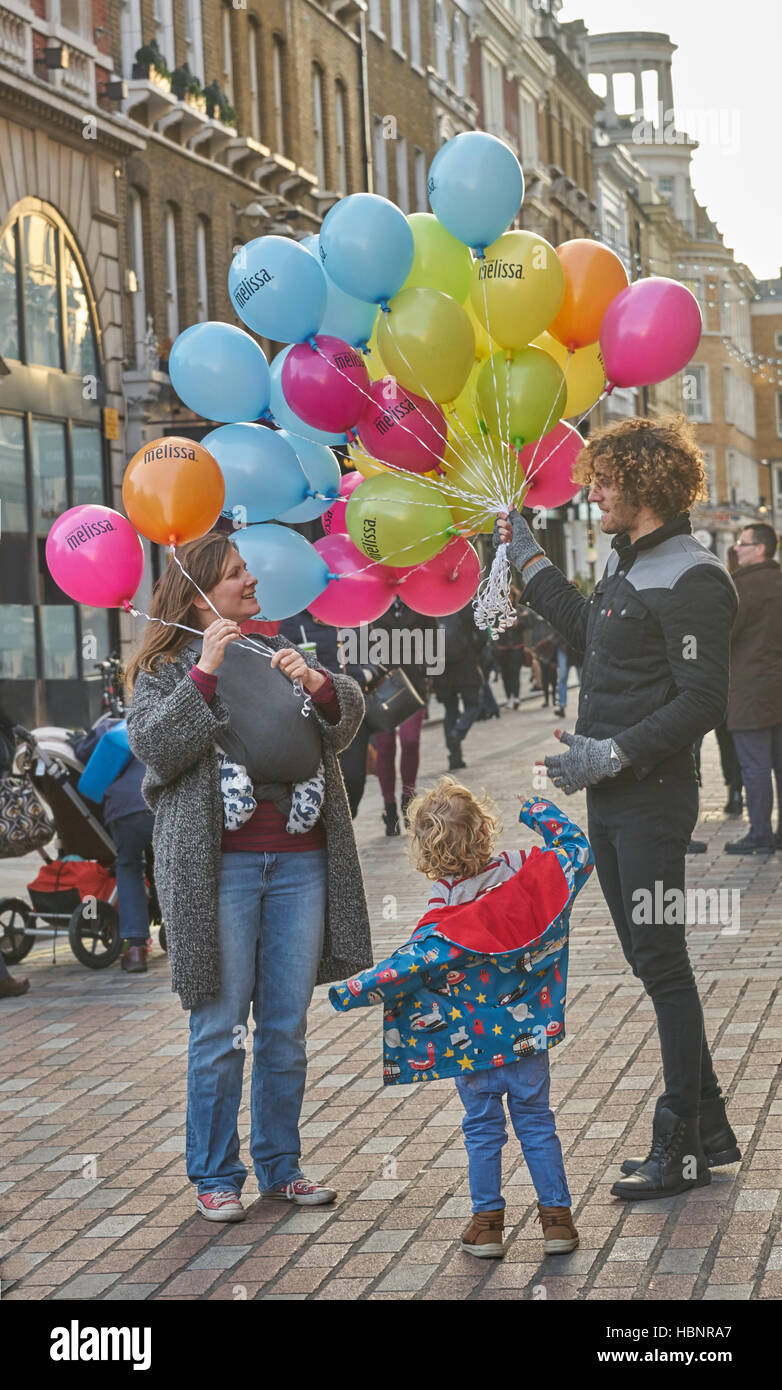 Calle de globos gratis fotografías e imágenes de alta resolución - Alamy