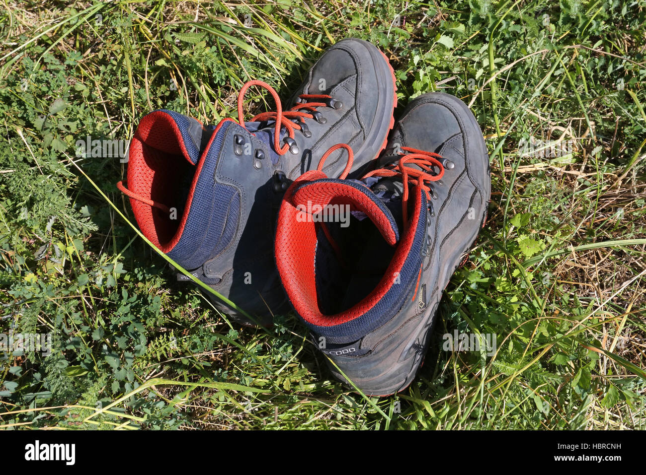 Botas alpinas fotografías e imágenes de alta resolución - Alamy