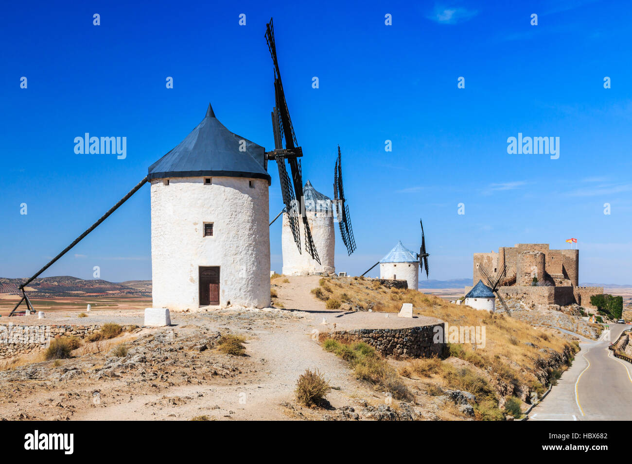 Cosuegra, España. Los molinos de viento de Don Quijote en la provincia de Toledo. Foto de stock
