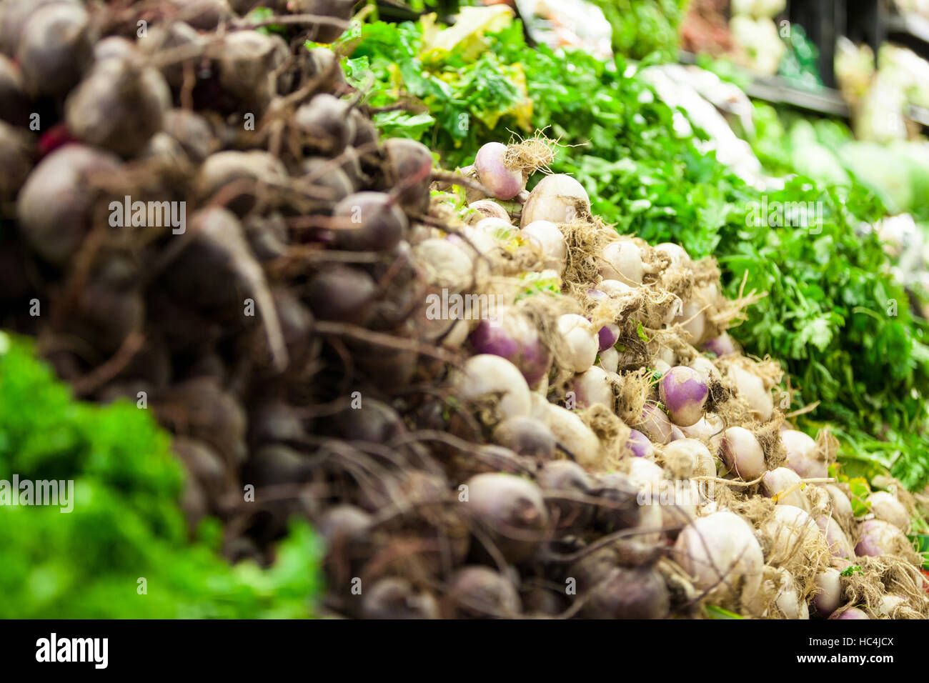 Close-up de verduras en la sección orgánica Foto de stock