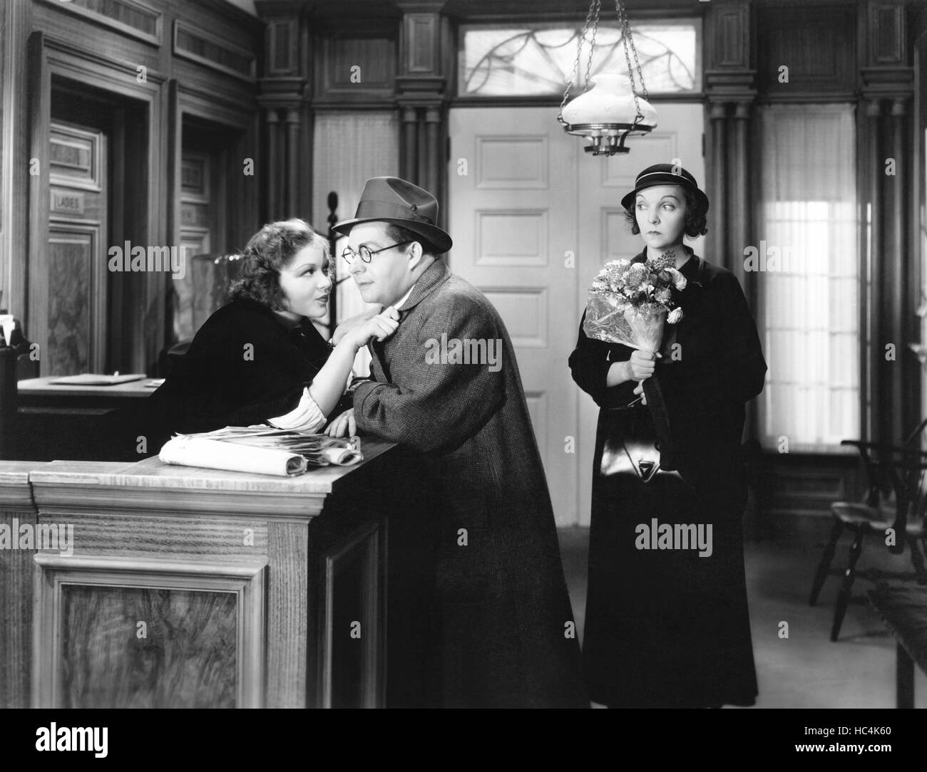 Escándalo privado, de izquierda a derecha: Mary Brian, Jed Prouty, Zasu Pitts, 1934 Foto de stock
