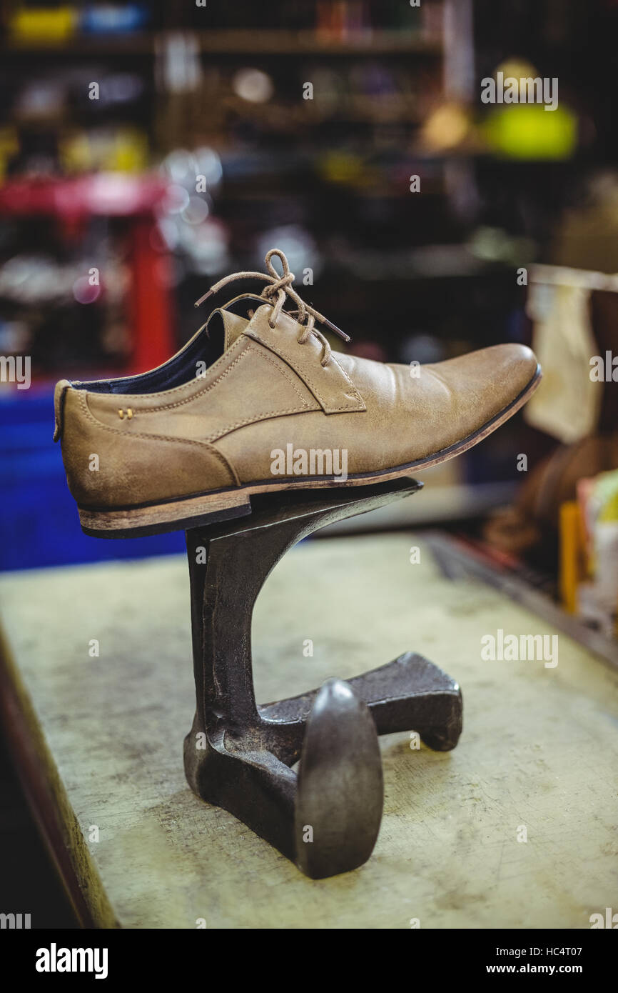 Reparación de zapatos fotografías e imágenes de alta resolución - Página 3  - Alamy
