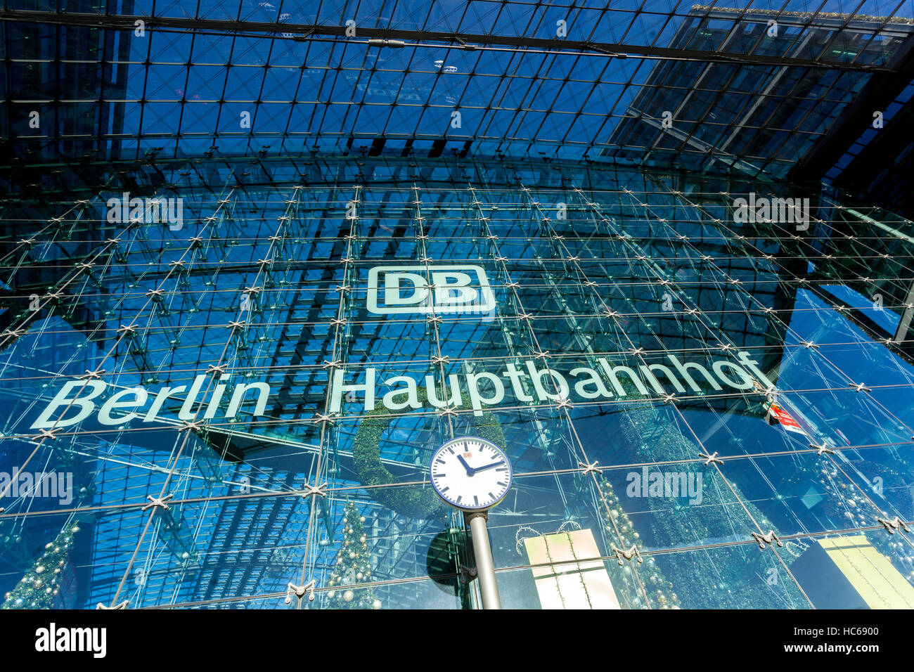 La estación principal de trenes, Hauptbahnhof Berlín, Alemania Foto de stock