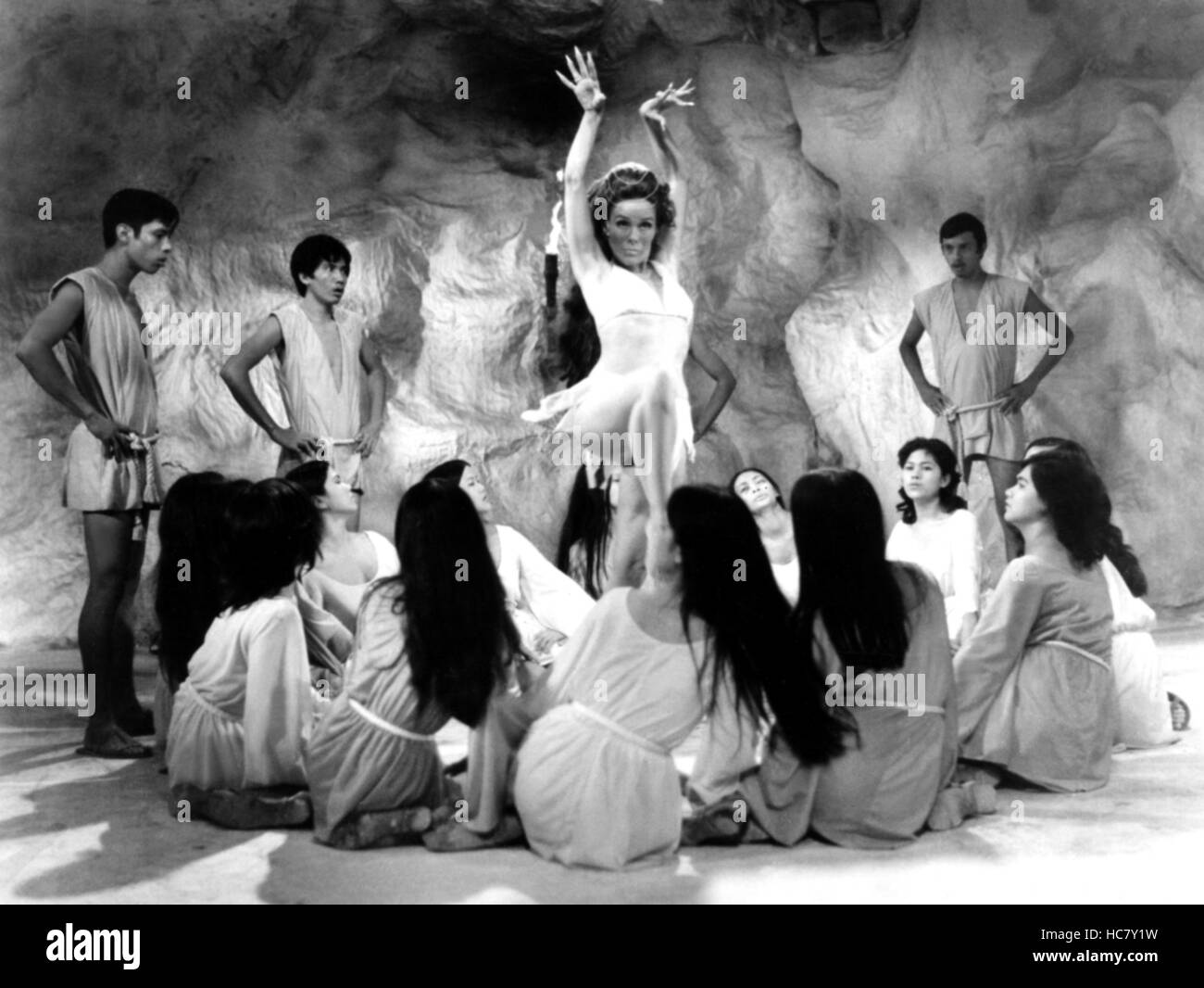 Los muertos, sedientos de sangre (aka, HUNT, EL CULTO DE SANGRE DE SHANGRI-LA), centro de baile, Tani Guthrie, 1974 Foto de stock