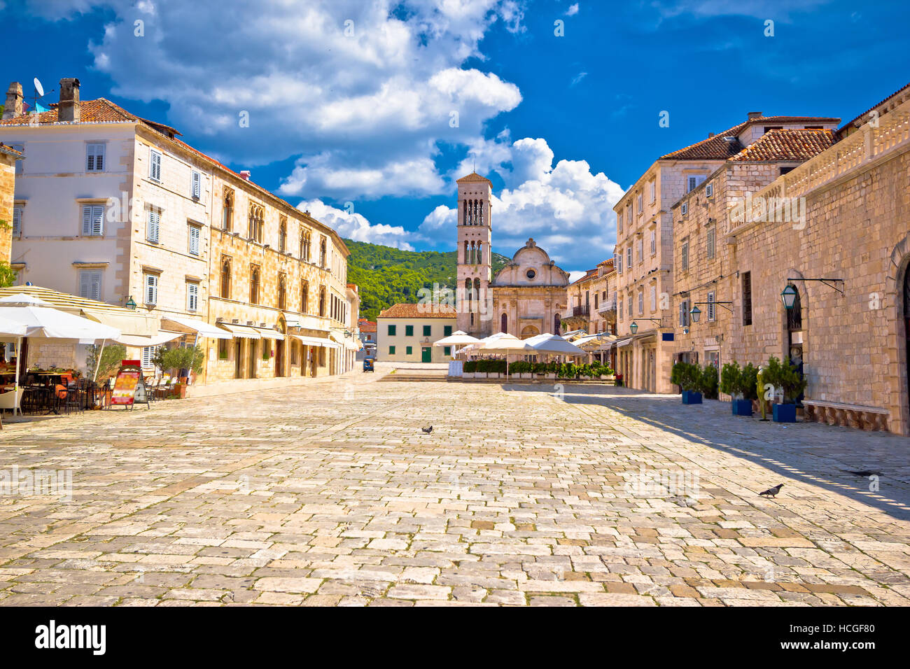 Pjaca iglesia cuadrados en la ciudad de Hvar, Dalmacia, Croacia Foto de stock