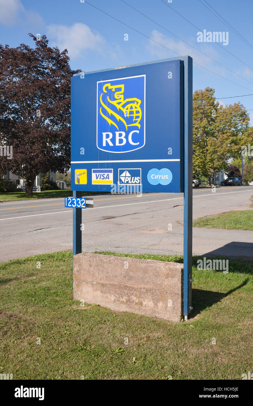 Musquodoboit, Canadá - 25 de septiembre de 2016: signo de RBC. El Royal Bank of Canada, o RBC es el banco más grande de Canadá. Foto de stock