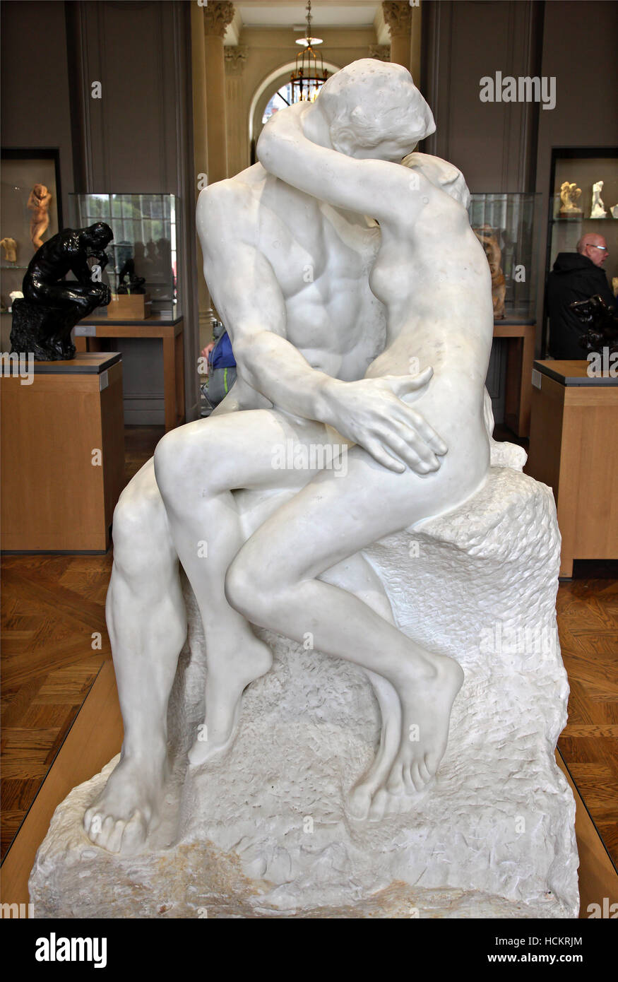 "El Beso (Le Baiser) por Auguste Rodin en el Museo Rodin, de Saint Germain, Paris, Francia Foto de stock